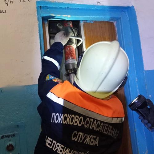 В Челябинской области гости из Новосибирска застряли в лифте