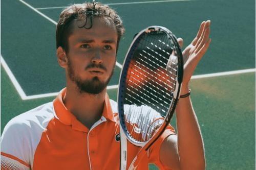 Теннисист Новак Джокович не признаётся в том, что он - антиваксер
