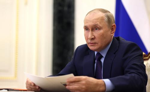 Путин провел оперативное совещание с постоянными членами Совета безопасности