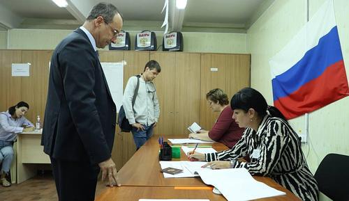Юрий Бурлачко проголосовал на выборах депутатов ЗСК