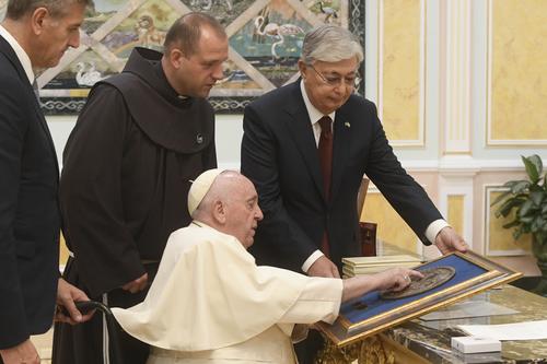 Папа Франциск: демократизация Казахстана приведет к процветанию государства