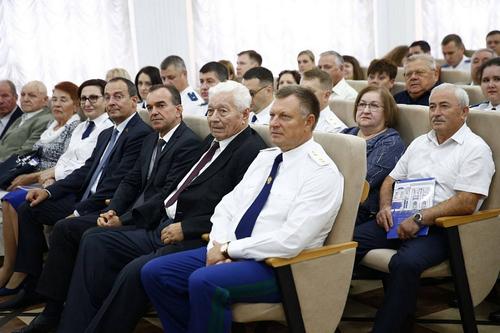 Юрий Бурлачко и Вениамин Кондратьев поздравили прокуратуру края с юбилеем