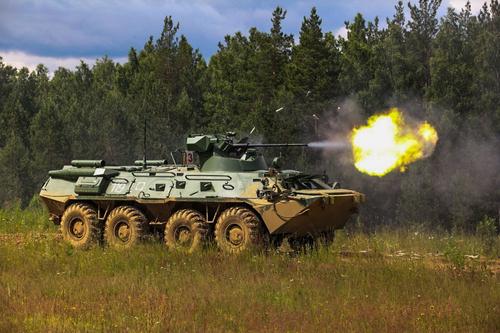 Российское Минобороны показало видео победы БТР-82А над американским М113, поставленным войскам Украины 