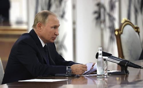РБК: Путин до конца дня вторника может выступить в связи с референдумами 