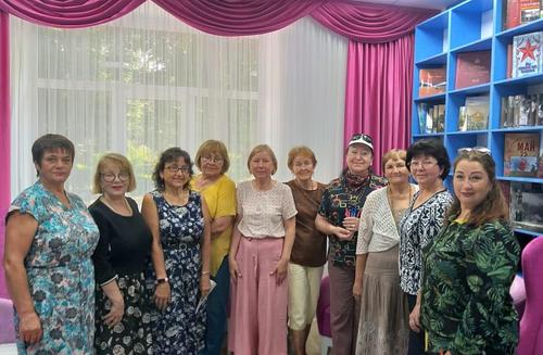 Жителей Приморья старше 55 лет приглашают к литературному творчеству