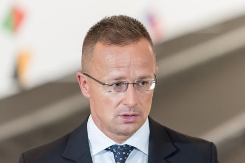 Глава МИД Венгрии Петер Сийярто призвал ЕС прекратить разговоры о новом пакете санкций против России 