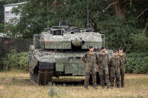 Politico: Запад колеблется с поставкой танков Украине  