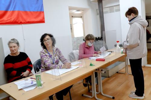 На территории РФ проголосовали более 73 тысяч жителей ЛНР