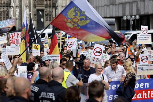 В немецком Лубмине активистов с украинскими флагами прогнали с митинга