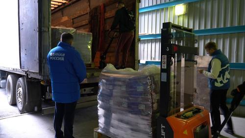Челябинские единороссы отправили на Донбасс семь тонн продуктов