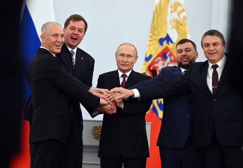 Медведев отреагировал на принятие в состав РФ новых территорий: «Великая Россия возрождается!»