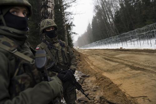 Польша завершила возведение капитальной стены на границе с Белоруссией