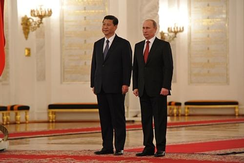 «Дорогой друг» написал президент РФ Владимир Путин в поздравительной телеграмме председателю КНР Си Цзиньпину