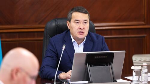 Премьер Казахстана Смаилов поручил устранить очереди на пунктах пропуска из-за роста числа приезжающих из России людей