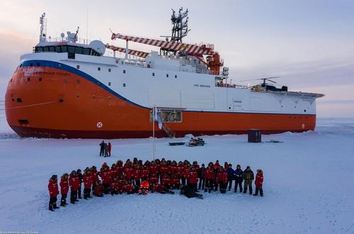 В Северном Ледовитом океане началась работа российской дрейфующей полярной станции «Северный полюс-41»