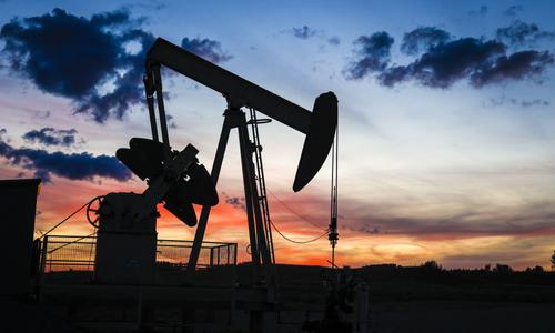 Представители Саудовской Аравии, РФ и других стран готовы объявить о сокращении добычи нефти