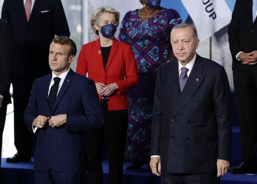 AFP: Макрон призвал Эрдогана поддерживать режим европейских санкций против РФ