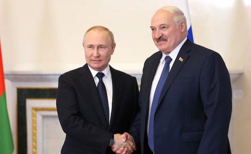 Путин и Лукашенко по звершении саммита в Петербурге продолжили общение один на один