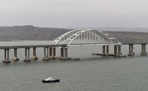 НАК: на Крымском мосту взорвался грузовик, произошло частичное обрушение двух автомобильных пролетов    