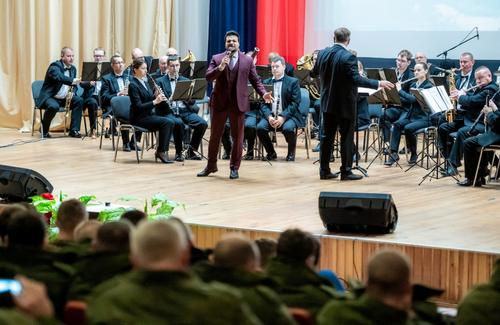 Артисты Челябинской филармонии выступили с концертом для мобилизованных