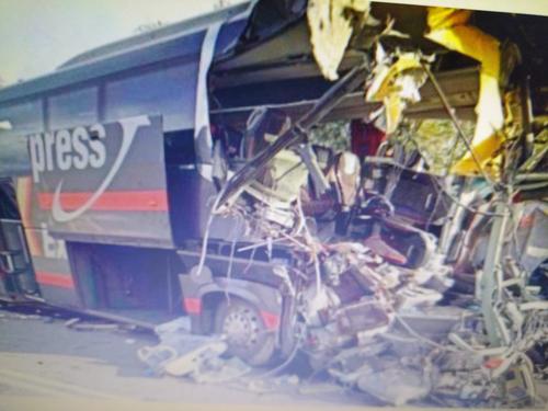Разбился автобус, следовавший по маршруту Петербург-Рига