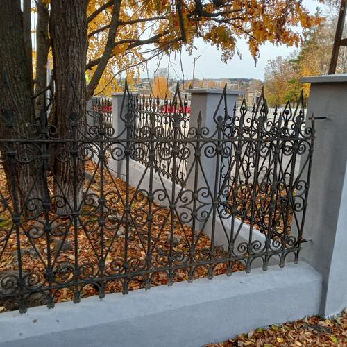 Городской сад Нязепетровска украсило новое ограждение