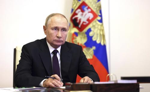 Путин в ночь на четверг прибыл в Астану, где примет участие в трех международных мероприятиях