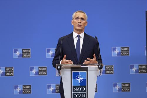 Столтенберг: НАТО продолжит наблюдения за ядерными учениями РФ