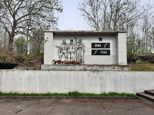 В Лиепае снесли памятник советским воинам