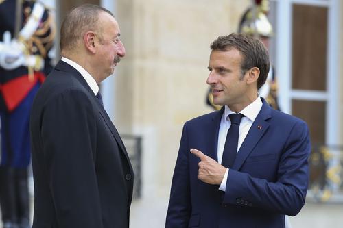 Алиев заявил, что Макрон «перечеркнул» сбалансированные отношения Азербайджана и Франции