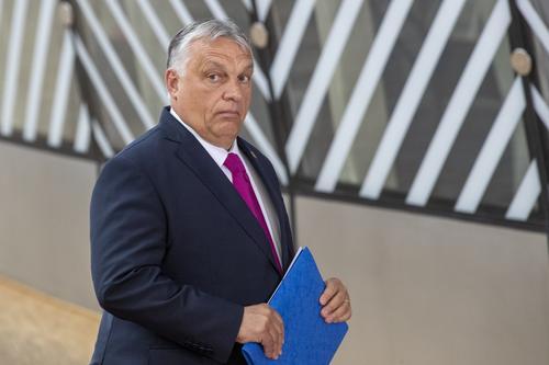 Власти Венгрии проводят опрос об отношении граждан к антироссийским санкциям