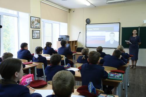 Челябинские школьники написали послания для военнослужащих