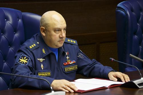 Суровикин сообщил о «непростой» ситуации на херсонском направлении и прямой угрозе жизням мирных граждан