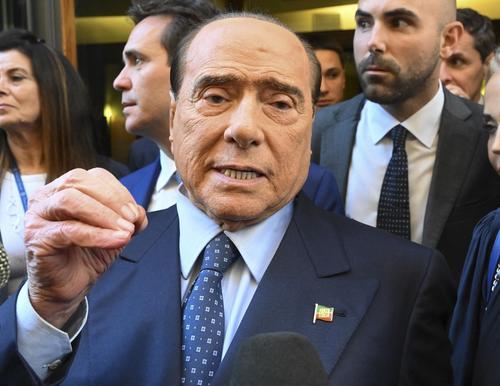 Берлускони считает, что для завершения украинского конфликта Зеленскому достаточно сказать: «Я больше не нападаю»