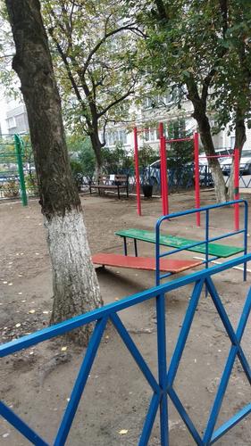 На улице 40 лет Победы в Краснодаре благоустроили детскую площадку