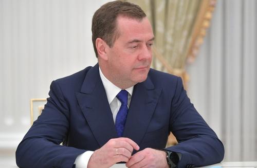 Медведев: Россия вправе применять военную силу с целью защиты своих граждан, которые уничтожаются на иностранных территориях