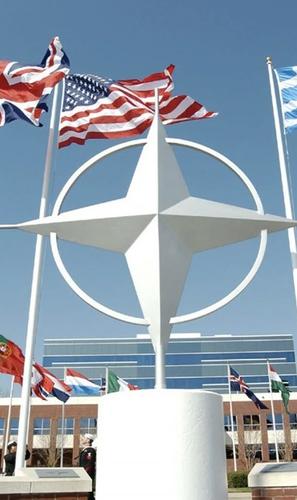 Американский ястреб Бэндоу недоволен нежеланием Европы платить за войну НАТО против России?