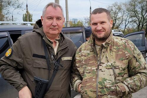Дмитрий Рогозин выбрал позывной «Космос», приехал в новые регионы России и сфотографировался с комбатами на передовой
