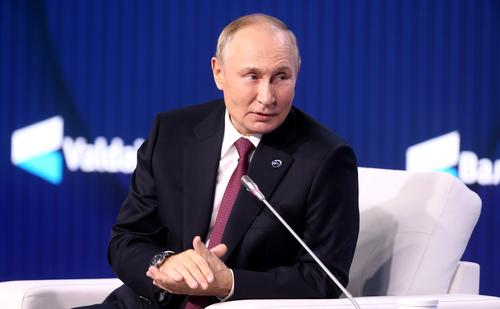 Путин: российская экономика прошла пик сложностей, связанный с санкционным давлением, стала более гибкой
