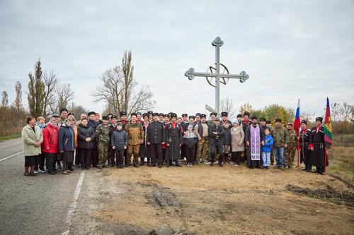 Установлен поклонный крест у кубанского села Гришковского
