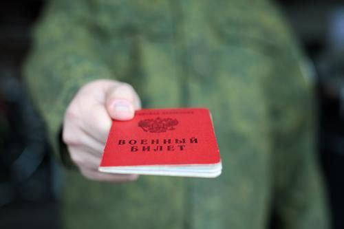 Картаполов: «В комитете Госдумы по обороне нет законопроектов об изменении срока службы в армии»