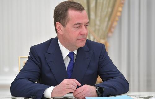 Дмитрий Медведев: Россия стала «сильнее и чище» из-за того, что ее покинули «трусливые предатели и алчные перебежчики»     