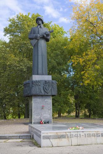 Baltnews: в латвийском Резекне снесен памятник советским солдатам 