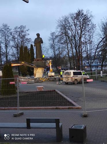 В международный день против фашизма нацисты Латвии снесли памятник советскому солдату