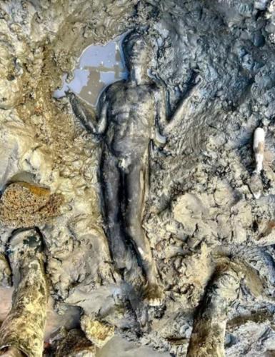 Найденные в термальном источнике 2000-летние бронзовые статуи открывают историю доримской Италии