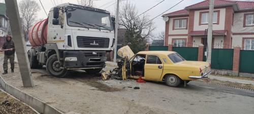 В Хабаровске госпитализировали пенсионера, пострадавшего в ДТП с грузовиком