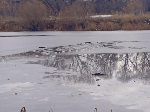 В Челябинской области нетрезвый рыбак чуть не погиб, провалившись под лед