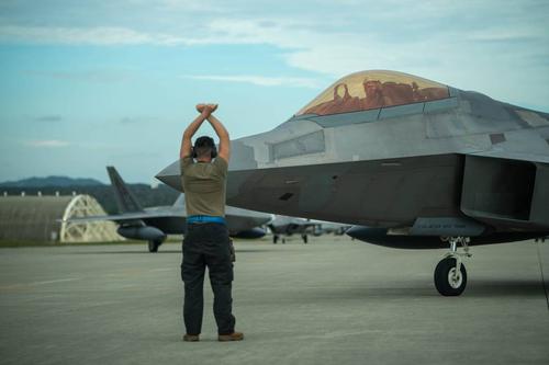 ВВС США планируют в течение двух лет полностью обновить парк боевых самолётов на базе Кадена в Японии
