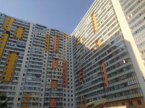 Измельчали квартиры: в России продолжается упор на однушки, а девелоперы выдумывают, как выдать их за двухкомнатные хоромы 