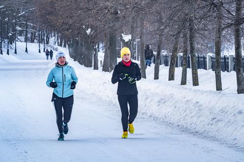 Тренер Студеникина сообщила, что при тренировке в осенне-зимний сезон необходимо одеваться по погоде и типу упражнения 
